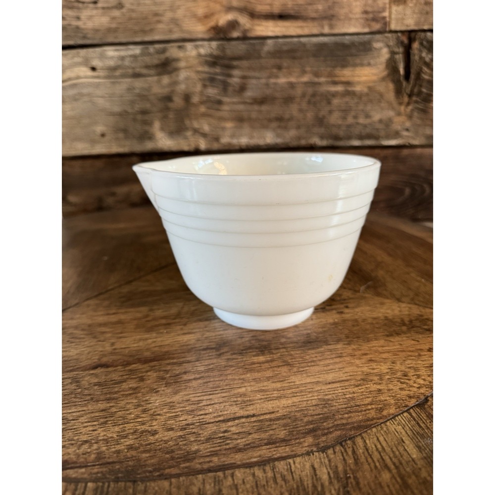 Vintage Pyrex Hamilton Beach White Milk Glass Ring‎ Mixing Bowl With Spout